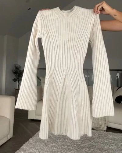 Vestido jersey con aberturas y mangas de campana